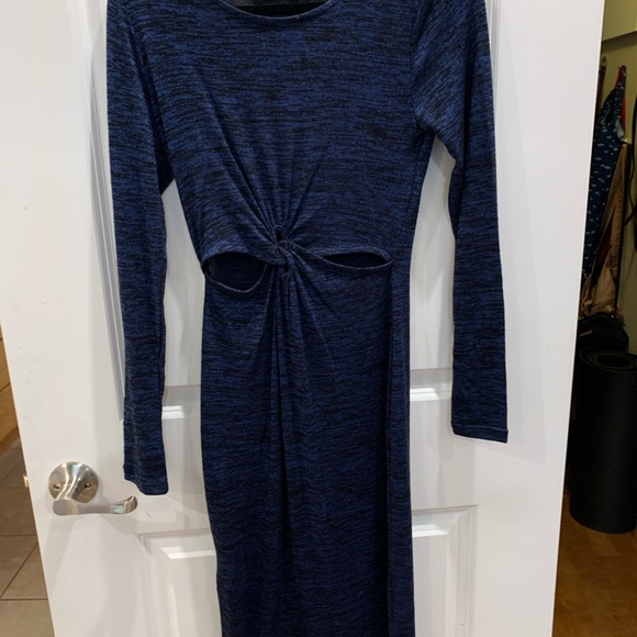 Blue fitted knee length dress, cut out in front - Picture 3 of 4
